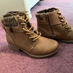 Girls boots